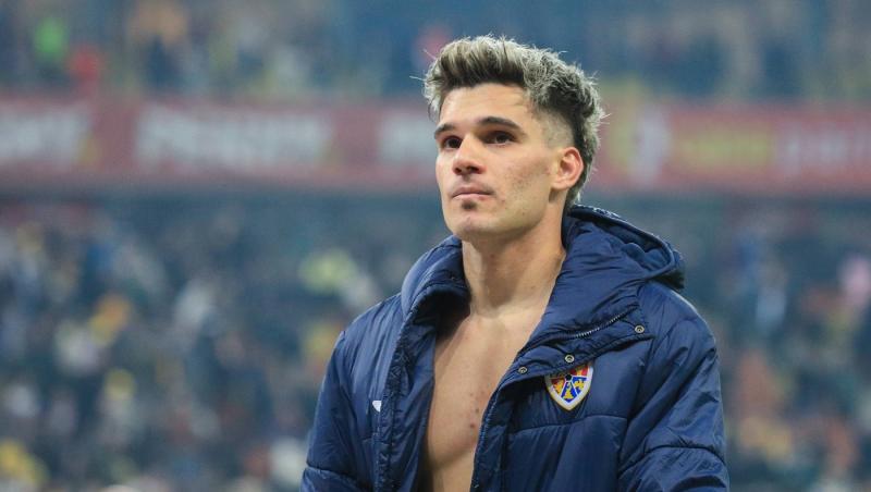 Ianis Hagi, imagini de colecție alături de fiul și soția lui. Ipostaza adorabilă în care s-au pozat de primul lor Crăciun împreună