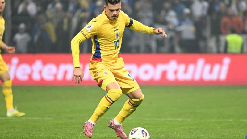 Ianis Hagi, imagini de colecție alături de fiul și soția lui. Ipostaza adorabilă în care s-au pozat de primul lor Crăciun împreună