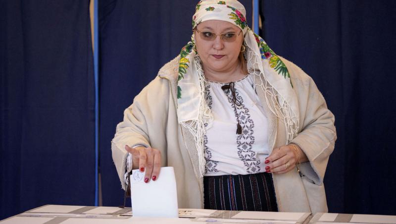 Cât costă cojocul ciobănesc purtat de Diana Șoșoacă de Ziua Națională a României. Ce verdict i-au dat stiliștii