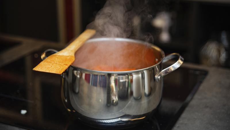 Rețeta pentru un sos de roșii delicios gata în 5 minute. Care este ingredientul minune care dă cel mai bun gust