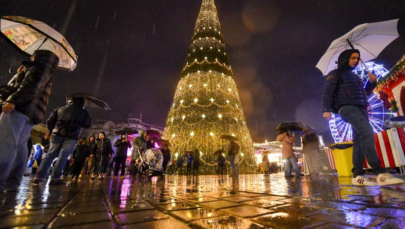 Prețurile de la târgurile de Crăciun din București 2025. Cât te costă să mergi la Piața Constituției sau la Piața Universității