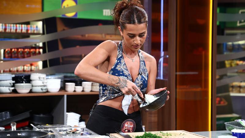 Chefi la cuțite, 3 decembrie 2025. Afecțiunea care a făcut-o pe Yasmin Awad să mănânce sănătos. Ce detaliu a scos la iveală tânăra