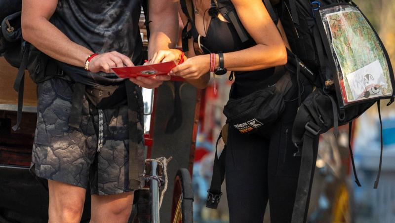 Cu ce probleme de sănătate se confruntă Selina, iubita lui Victor Slav. A apărut cu perfuzia la mâna