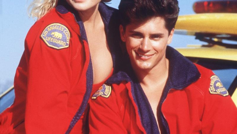 A jucat în „Baywatch” și a făcut furori cu trupul său. Cum arată acum Erika Eleniak. Este plină de tatuaje și cu greu o recunoști