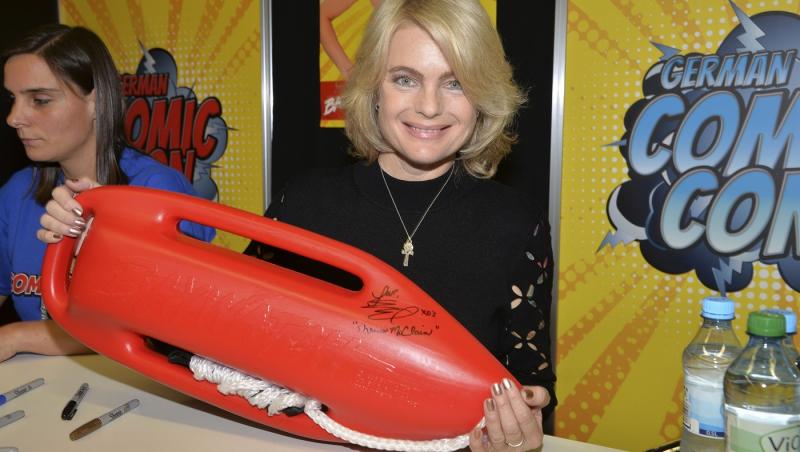 A jucat în „Baywatch” și a făcut furori cu trupul său. Cum arată acum Erika Eleniak. Este plină de tatuaje și cu greu o recunoști