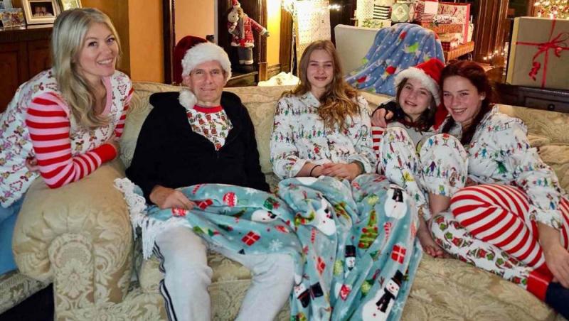 Fotografia rară cu Michael Bolton alături două dintre fiicele sale la 2 ani de la diagnosticul de cancer. Cum arată acum