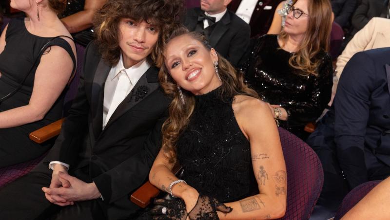 Miley Cyrus și iubitul ei s-au logodit după 4 ani de relație. Ce diferență de vârstă este între ei