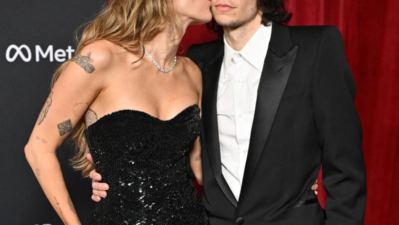 Miley Cyrus și iubitul ei s-au logodit după 4 ani de relație. Ce diferență de vârstă este între ei