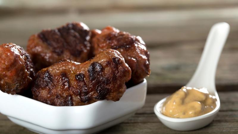 Comandă-record de 1 decembrie. Cât a plătit un bucureștean pentru mici și cartofi prăjiți de Ziua Națională