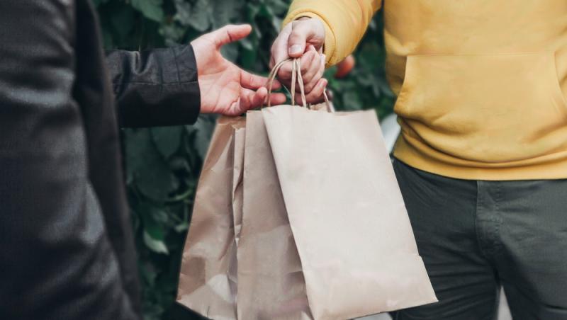 Comandă-record de 1 decembrie. Cât a plătit un bucureștean pentru mici și cartofi prăjiți de Ziua Națională