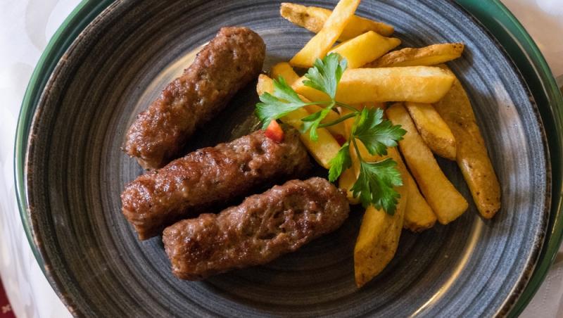 Comandă-record de 1 decembrie. Cât a plătit un bucureștean pentru mici și cartofi prăjiți de Ziua Națională