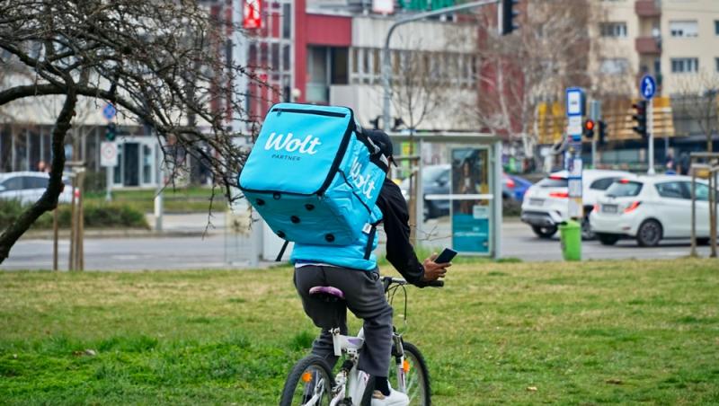 Comandă-record de 1 decembrie. Cât a plătit un bucureștean pentru mici și cartofi prăjiți de Ziua Națională