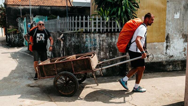 Gabi Tamaș și Serghei Mizil se întrec în șprițuri de iarnă cu fanii lor. Când are loc evenimentul atât de cerut de susținători