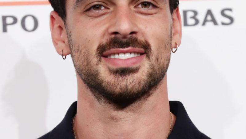 Michele Morrone și-a surprins fanii la cea mai recentă apariție pe covorul roșu. Reacția internauților când i-au văzut noul look