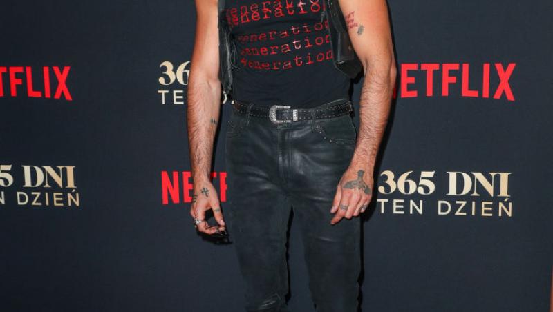 Michele Morrone și-a surprins fanii la cea mai recentă apariție pe covorul roșu. Reacția internauților când i-au văzut noul look