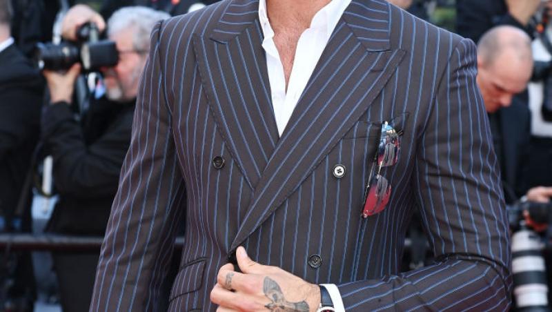 Michele Morrone și-a surprins fanii la cea mai recentă apariție pe covorul roșu. Reacția internauților când i-au văzut noul look