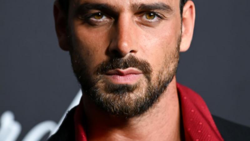 Michele Morrone și-a surprins fanii la cea mai recentă apariție pe covorul roșu. Reacția internauților când i-au văzut noul look