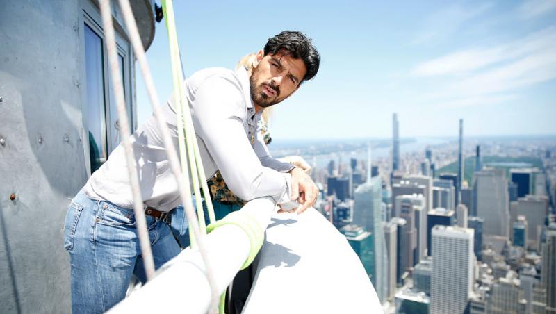 Michele Morrone și-a surprins fanii la cea mai recentă apariție pe covorul roșu. Reacția internauților când i-au văzut noul look