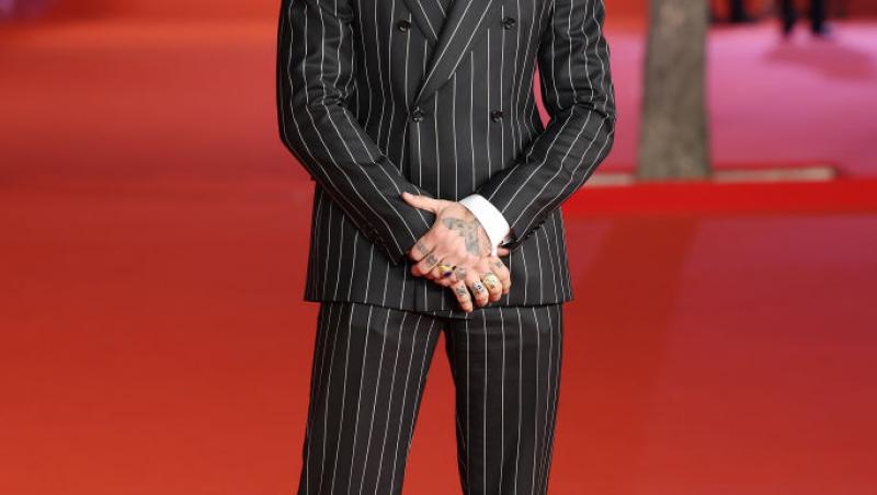 Michele Morrone și-a surprins fanii la cea mai recentă apariție pe covorul roșu. Reacția internauților când i-au văzut noul look