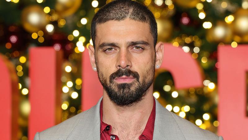 Michele Morrone și-a surprins fanii la cea mai recentă apariție pe covorul roșu. Reacția internauților când i-au văzut noul look