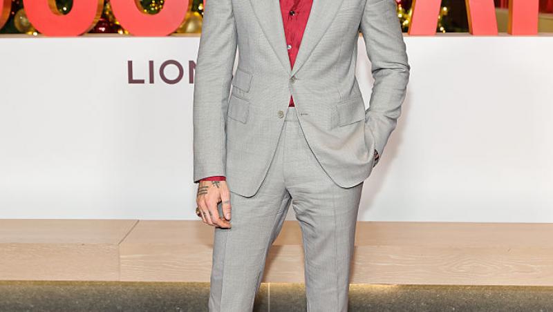 Michele Morrone și-a surprins fanii la cea mai recentă apariție pe covorul roșu. Reacția internauților când i-au văzut noul look