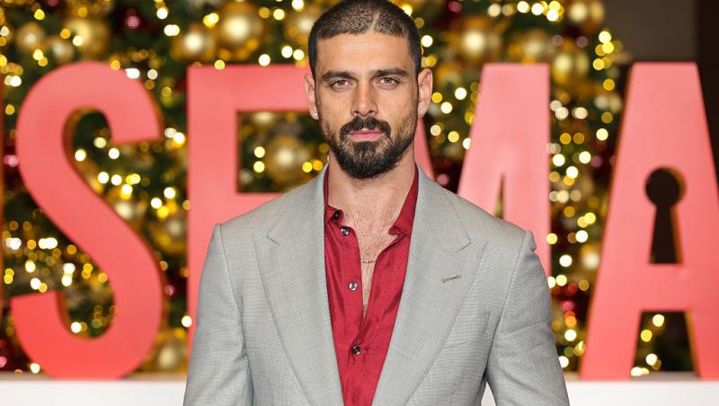 Michele Morrone și-a surprins fanii la cea mai recentă apariție pe covorul roșu. Reacția internauților când i-au văzut noul look