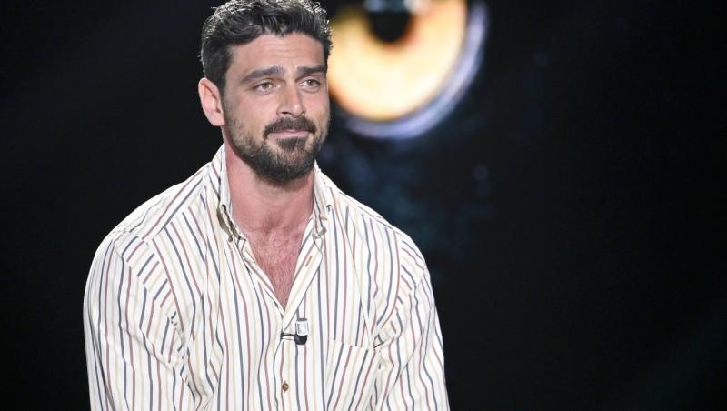 Michele Morrone și-a surprins fanii la cea mai recentă apariție pe covorul roșu. Reacția internauților când i-au văzut noul look