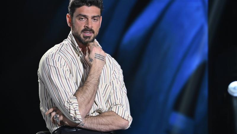 Michele Morrone și-a surprins fanii la cea mai recentă apariție pe covorul roșu. Reacția internauților când i-au văzut noul look