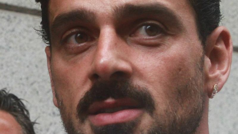 Michele Morrone și-a surprins fanii la cea mai recentă apariție pe covorul roșu. Reacția internauților când i-au văzut noul look