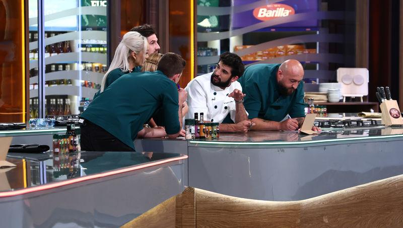 Chefi la cuțite, 7 decembrie 2025. Irina Fodor a anunțat tema probei din primul battle. Ce a putut să facă chef Richard Abou Zaki