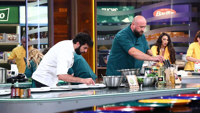 Chefi la cuțite, 7 decembrie 2025. Irina Fodor a anunțat tema probei din primul battle. Ce a putut să facă chef Richard Abou Zaki