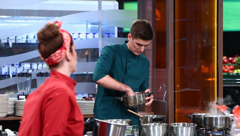 Chefi la cuțite, 7 decembrie 2025. Prima eliminare din sezonul 16. Ce farfurii au dezamăgit jurații: „Mă simt jignit!”