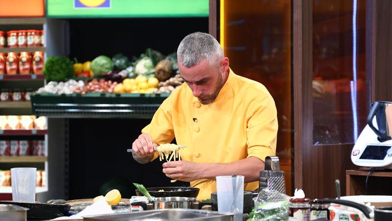 Chefi la cuțite, 7 decembrie 2025. Prima eliminare din sezonul 16. Ce farfurii au dezamăgit jurații: „Mă simt jignit!”