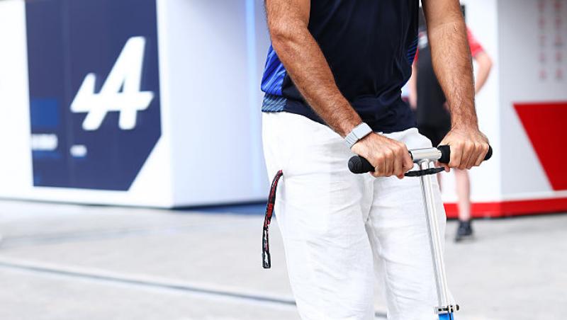 Vezi acum calificările din Formula 1™ pentru Marele Premiu din Abu Dhabi. Lupta pentru pole e LIVE în AntenaPLAY și pe Antena3CNN