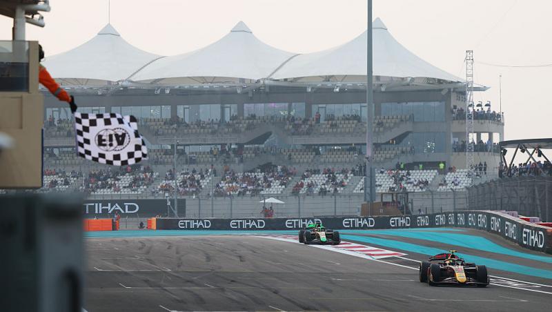 Vezi acum ultima cursă din sezonul 2025 din Formula 1™, Marele Premiu din Abu Dhabi.Spectacolul e LIVE pe Antena1 și în AntenaPLAY