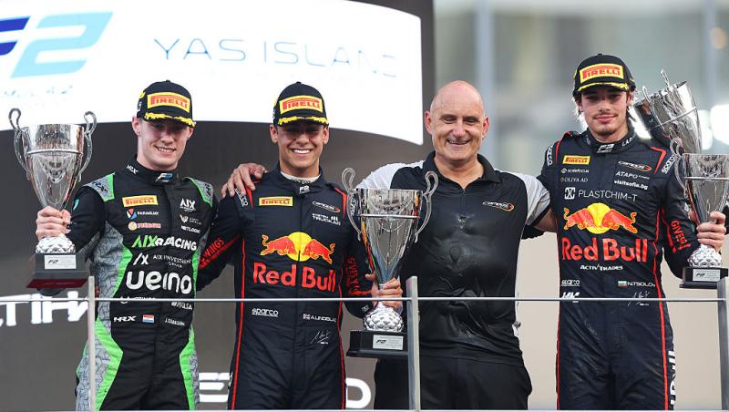 Vezi acum ultima cursă din sezonul 2025 din Formula 1™, Marele Premiu din Abu Dhabi.Spectacolul e LIVE pe Antena1 și în AntenaPLAY