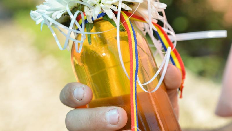 Reacția virală a unor americani care gustă pentru prima dată țuică