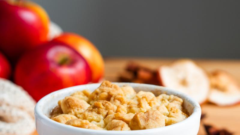 Rețeta virală de crumble de vanilie și mere pentru care românii au plătit zeci de lei la Târgul de Crăciun. Prepară desertul acasă