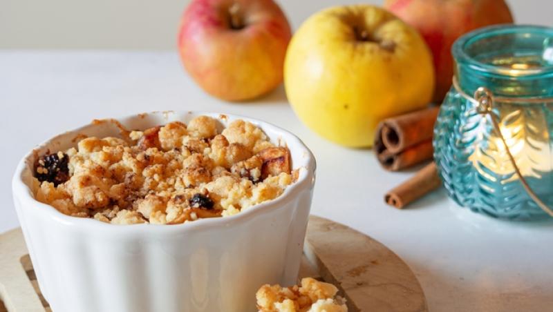 Rețeta virală de crumble de vanilie și mere pentru care românii au plătit zeci de lei la Târgul de Crăciun. Prepară desertul acasă