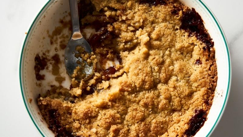 Rețeta virală de crumble de vanilie și mere pentru care românii au plătit zeci de lei la Târgul de Crăciun. Prepară desertul acasă