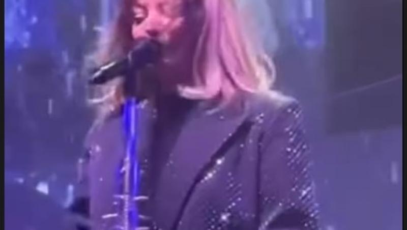 Delia și-a serbat ziua de naștere pe scenă. Tortul primit a făcut senzație. Cum a petrecut artista la 43 de ani