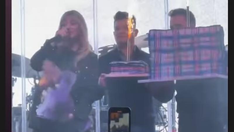 Delia și-a serbat ziua de naștere pe scenă. Tortul primit a făcut senzație. Cum a petrecut artista la 43 de ani