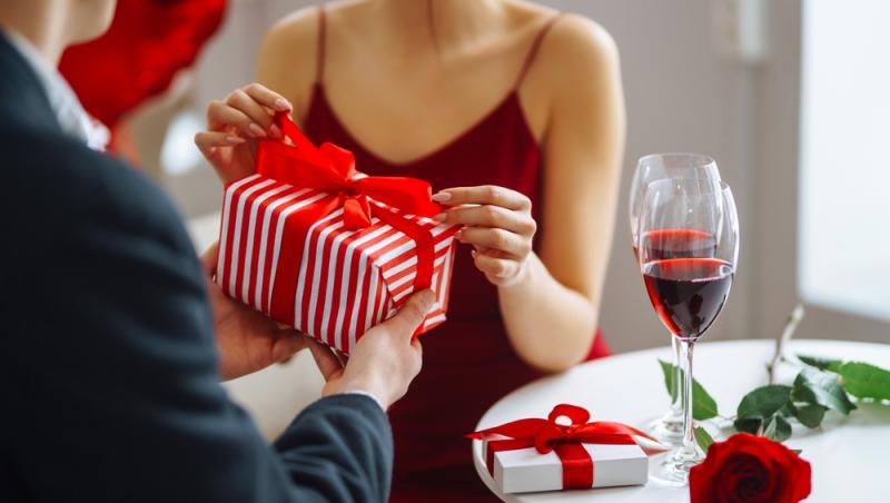 Ce cadouri să nu oferi de Ziua Îndrăgostiților. Ce semnificație surprinzătoare au