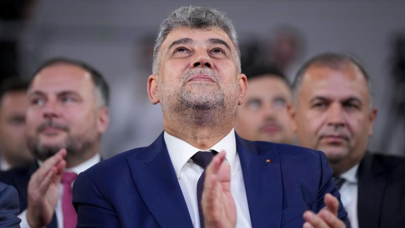 Imagini virale cu Marcel Ciolacu în timp ce își salvează pisica din copac. Hanoracul purtat a provocat dezbateri aprinse pe TikTok