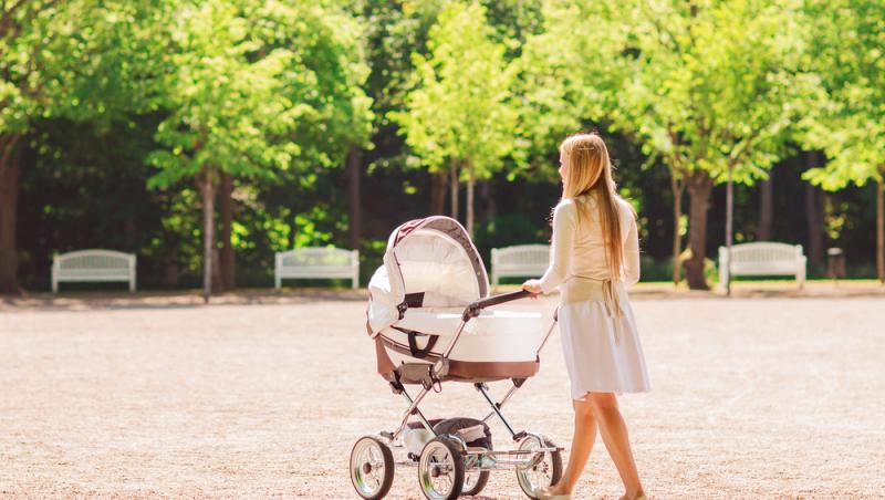 O femeie a fost prinsă când voia să-și vândă fiica nou-născută. Ce sumă primea pe ea și cum voia să o cheltuie