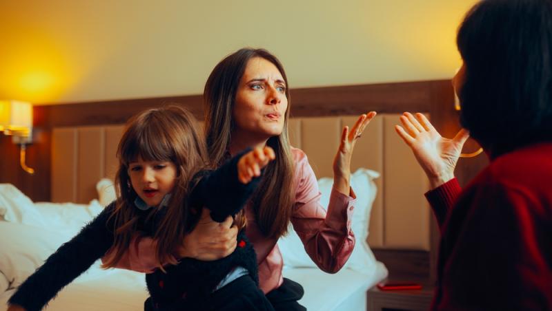 O femeie a fost prinsă când voia să-și vândă fiica nou-născută. Ce sumă primea pe ea și cum voia să o cheltuie