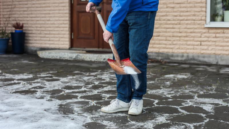 Ce să faci pentru a nu mai aluneca pe gheață sau polei. Cum poți minimiza riscurile