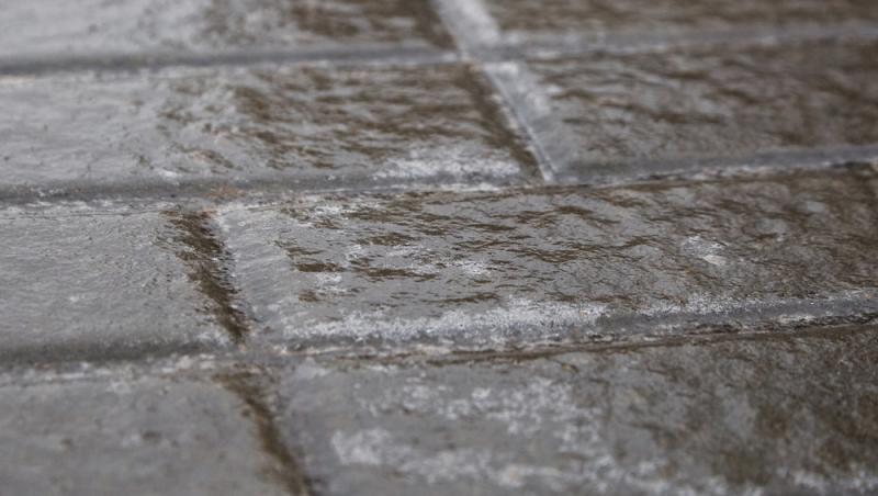 Ce să faci pentru a nu mai aluneca pe gheață sau polei. Cum poți minimiza riscurile