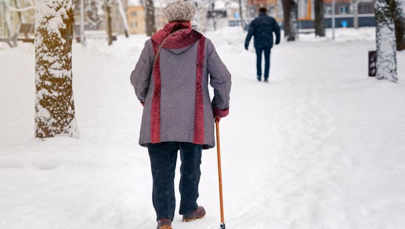 Ce să faci pentru a nu mai aluneca pe gheață sau polei. Cum poți minimiza riscurile