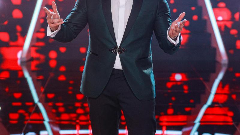 Cum apare Pepe în cel mai nou videoclip al său. Artistul nu a mai lansat de mult o piesă atât de pasională. Alături de cine cântă